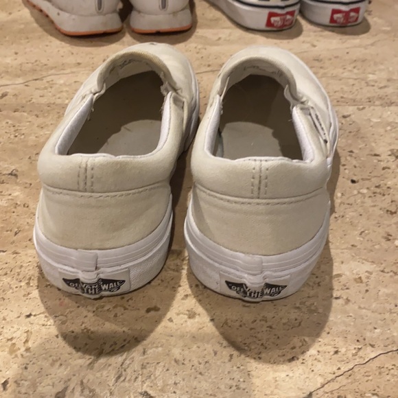 White vans - Picture 3 of 4